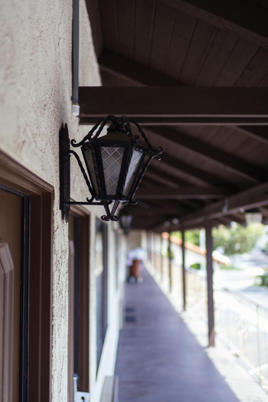 Cozy Inn Costa Mesa Exterior foto