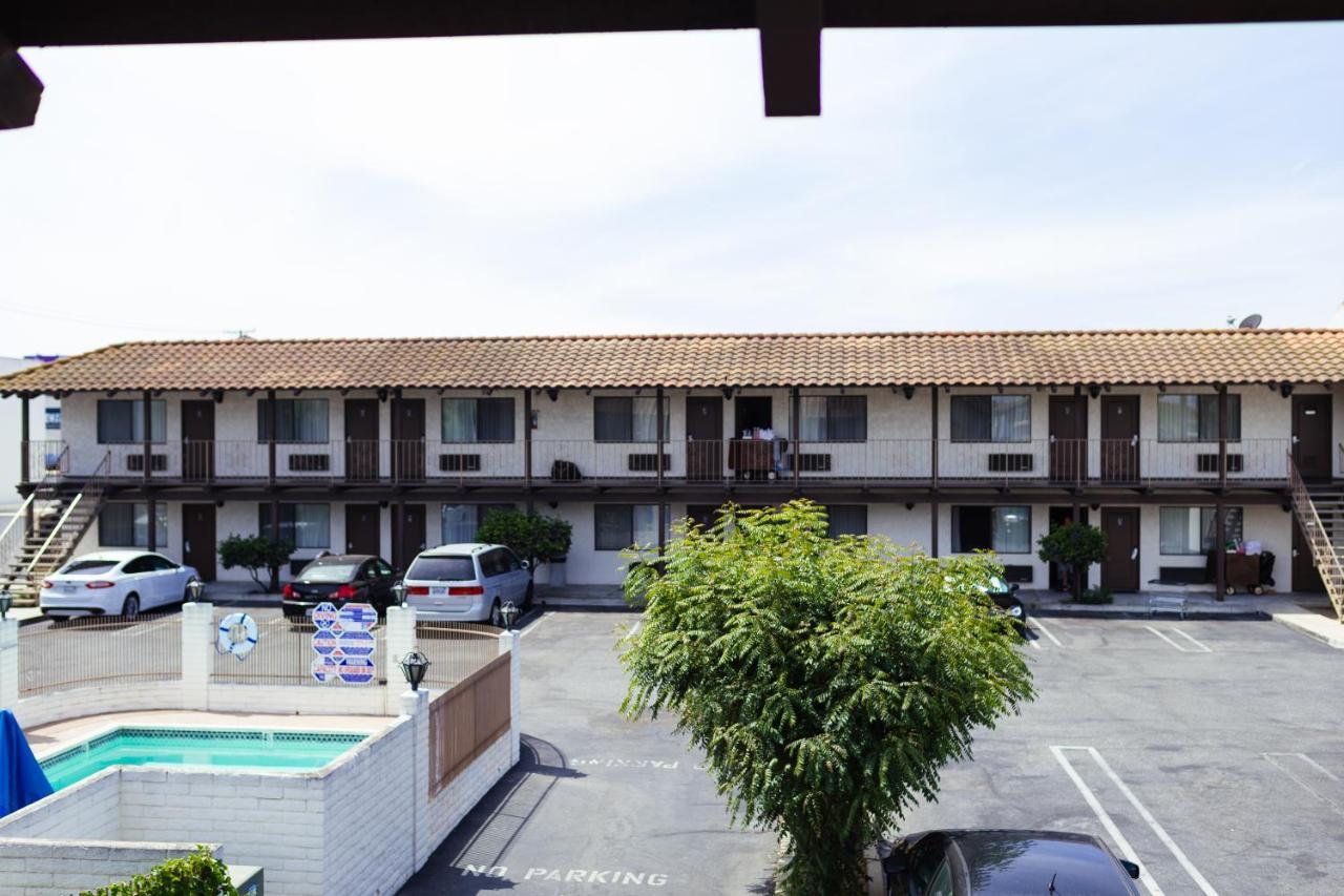 Cozy Inn Costa Mesa Exterior foto
